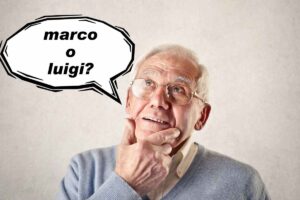 signore che pensa ai nomi